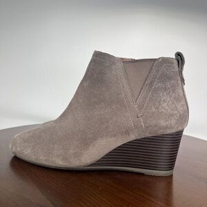 Vionic Paloma Women's Boots 8.5 Gray‎ Suede Weather Resistant Comfort VW18411